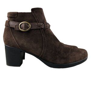 Clarks Womens Size 10M Scheme Act Q Brown Suede High Heel Side Zip Ankle Booties